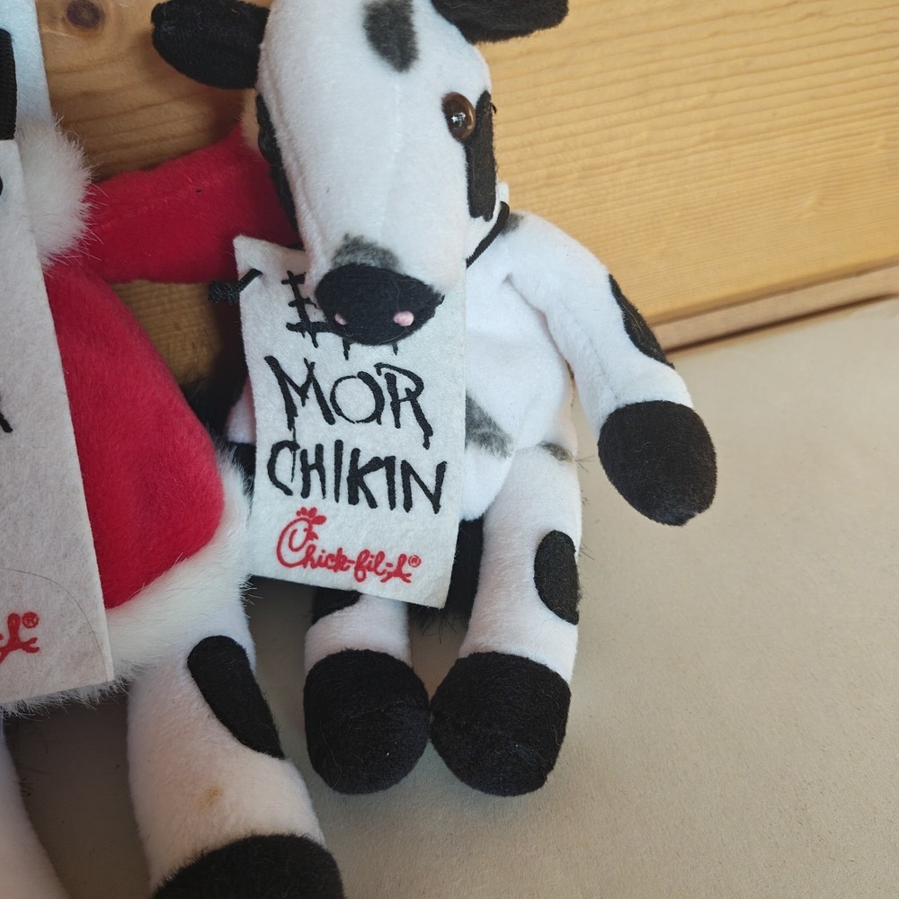 Chick-Fil-A Santa Cow Plush 10" We Wish U Wood Eat Mor Chikin Christmas E52 - Picture 4 of 5
